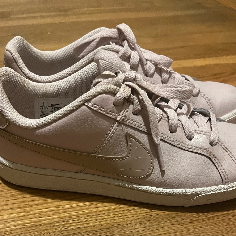 Nike Women's Light Pink Sneakers